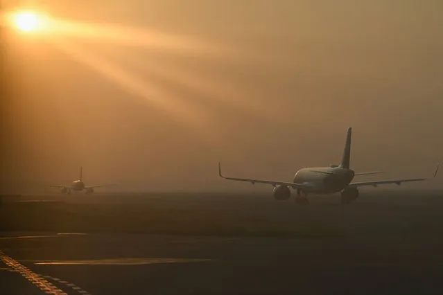Aircraft line up to take off during heavy air pollution at Indira Gandhi International Airport in New Delhi on October 27, 2023. (Photo by Arun Sankar/AFP Photo)