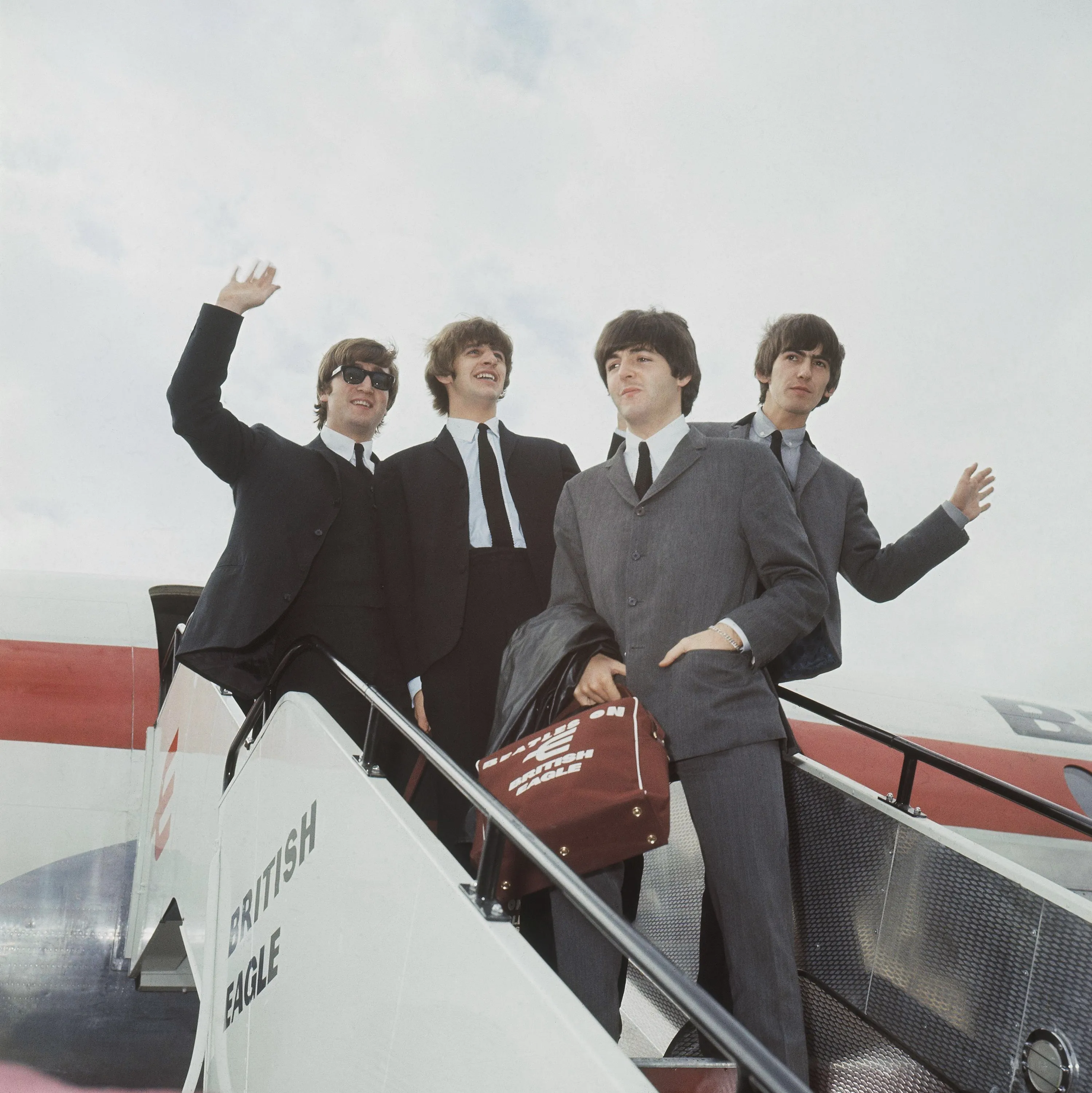 Группа битлз музыка. The Beatles 1964. Группа Битлз Битломания. Битлз турне 1964. Beagle.