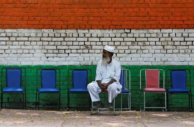 A Muslim man sits on a chair on a roadside pavement in New Delhi, August 1, 2019. (Photo by Anushree Fadnavis/Reuters)