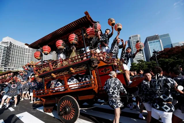 Shrine parishioners from Niigata prefecture perform during a celebration event, a day before Japan's Emperor Naruhito and Empress Masako's royal parade in front of the Imperial Palace in Tokyo, Japan November 9, 2019. (Photo by Issei Kato/Reuters)