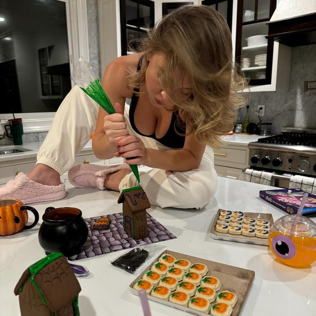 American actress Sydney Sweeney in the second decade of October 2024 gets into the Halloween spirit baking cookies and making a Halloween cookie house. (Photo by sydneysweeney/Instagram)