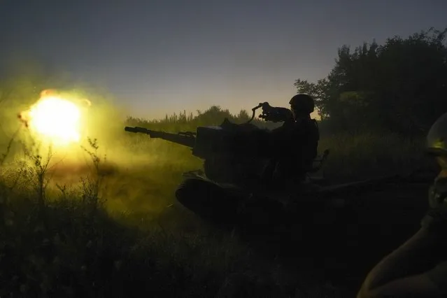 Ukrainian servicemen fire to Russian positions from anti-aircraft gun in Kharkiv region, Ukraine, early Wednesday, August 24, 2022. (Photo by Andrii Marienko/AP Photo)