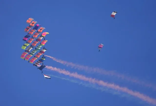 Egyptian air force “Silver Stars” aerobatic paratroopers perform at “Pyramids Airshow 2022” over the Giza Pyramids site, near Cairo, Egypt, Wednesday, August 3, 2022. (Photo by Amr Nabil/AP Photo)