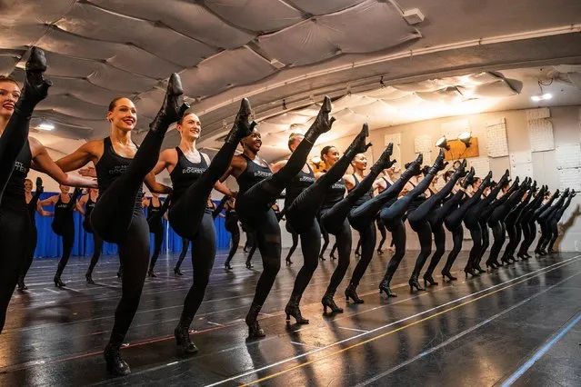 Members of the Radio City Rockettes rehearse for the “2022 Christmas Spectacular Starring the Radio City Rockettes” in Manhattan, New York City, U.S., October 19, 2022. (Photo by Eduardo Munoz/Reuters)