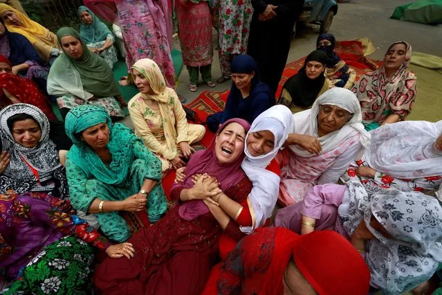 Relatives of Irfan Ahmed, who according to local media died after being hit by a tear gas canister fired by security forces, mourn his death in Srinagar as the city remains under curfew following weeks of violence in Kashmir, August 22, 2016. (Photo by Cathal McNaughton/Reuters)