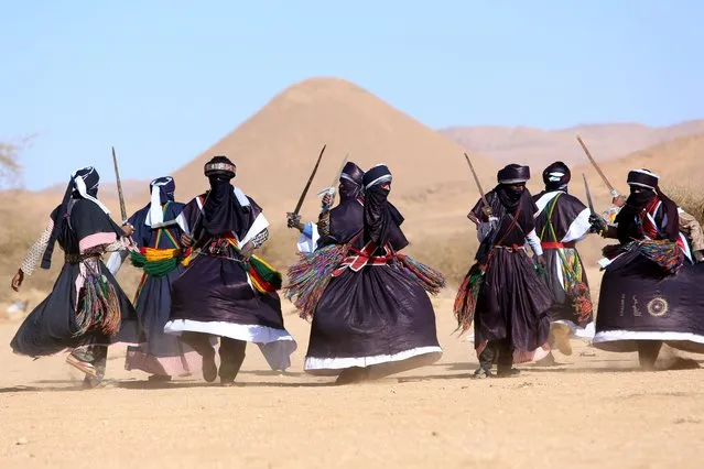 Also known as the “blue people”, Tuareg people perform the folkloric “Takuba Agar” dance in the Sahara Desert in Tamanrasset, Algeria on December 15, 2022. The dance which once symbolized the celebration of Tuaregs' victory in their fight for freedom against French colonialism, is now a part of their cultural heritage. Tuareg people, who also live in Morocco, Niger, Chad, Mali and Burkina Faso; is a large tribe settled in the Sahara Desert. (Photo by Fazil Abd Erahim/Anadolu Agency via Getty Images)