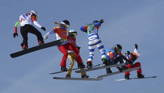 Julia Pereira de Sousa of France, Lindsey Jacobellis of the U.S., Michela Moioli of Italy, Eva Samkova of the Czech Republic, Chloe Trespeuch of France and Alexandra Jekova of Bulgaria compete during the women' s cross snowboarding event of the 2018 Winter Olympics in the Bokwang Snow Phoenix Park in Pyeongchang, South Korea 16 February 2018. (Photo by Mike Blake/Reuters)