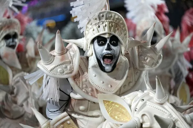 Performers from the Salgueiro samba school parade during Carnival celebrations at the Sambadrome in Rio de Janeiro, Brazil, Monday, February 20, 2023. (Photo by Silvia Izquierdo/AP Photo)