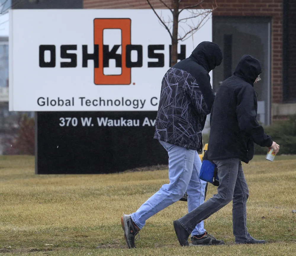 Oshkosh Corp. to Cut 900 Jobs this Summer