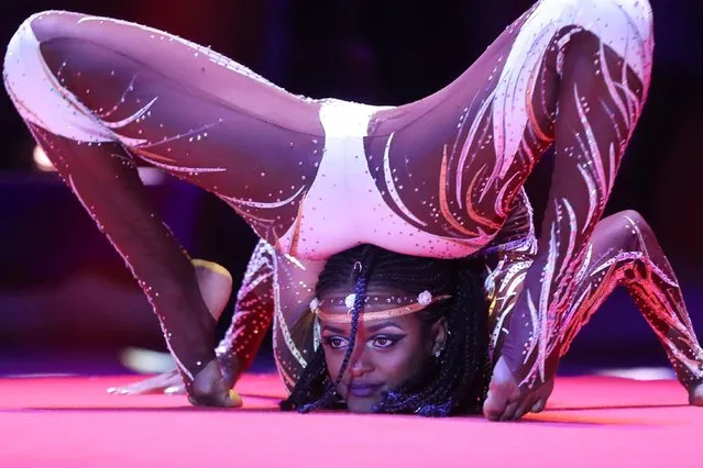 Contorsionist Rich Miteku performs during the opening of the 41st Monte-Carlo International Circus Festival in Monaco on January 19, 2017. (Photo by Valery Hache/AFP Photo)