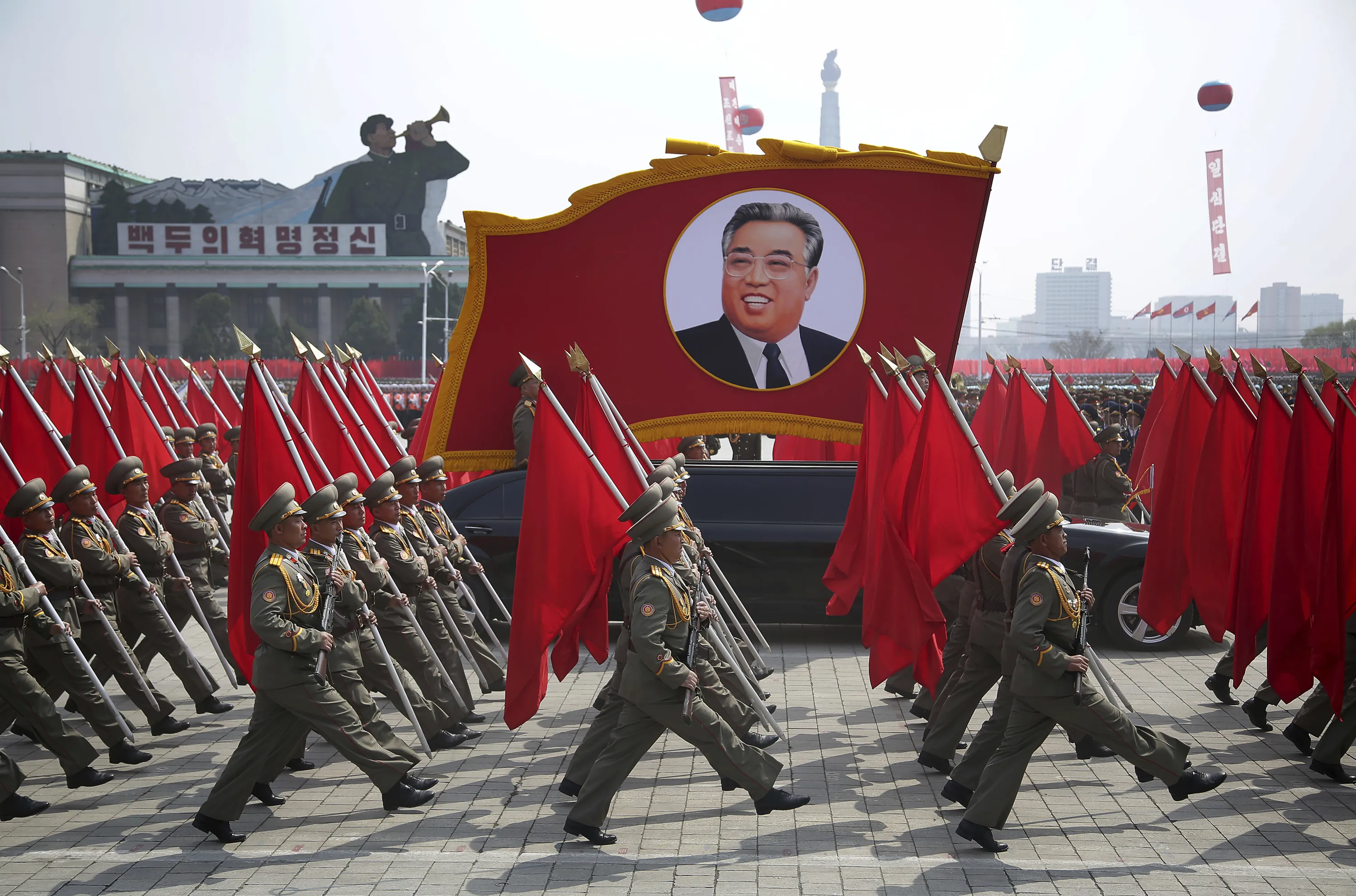 Факты о северной корее. КНДР Северная Корея. Корейская народно-Демократическая Республика (КНДР). Флаг Северной Кореи и Ким Чен Ир. Ким Ир сен Партизан.