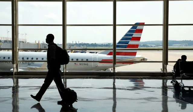 A passenger makes his way through Reagan National Airport at the start of the Independence Day holiday weekend in Washington, U.S., July 1, 2016. (Photo by Kevin Lamarque/Reuter