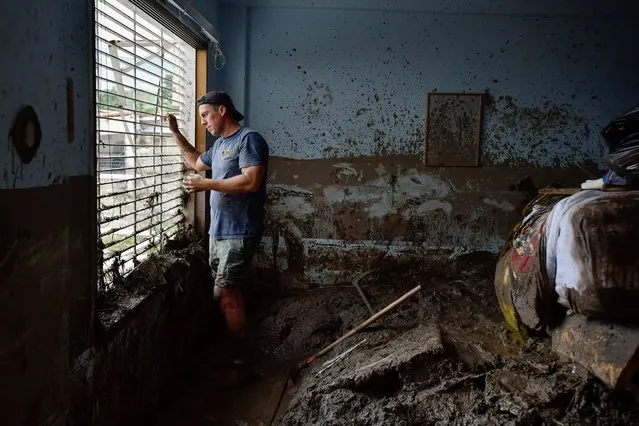 Juan Figalo looks out the window of what was left of his bedroom in the aftermath of devastating floods following heavy rain, in the neighborhood of El Castano, in Maracay, Aragua state, Venezuela on October 18, 2022. (Photo by Gaby Oraa/Reuters)
