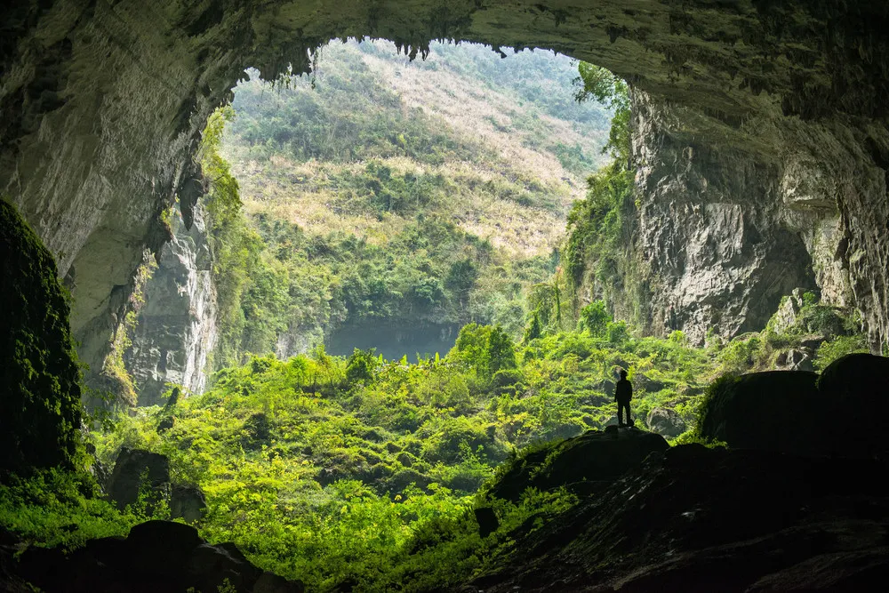 Caving in Fengshan Geopark