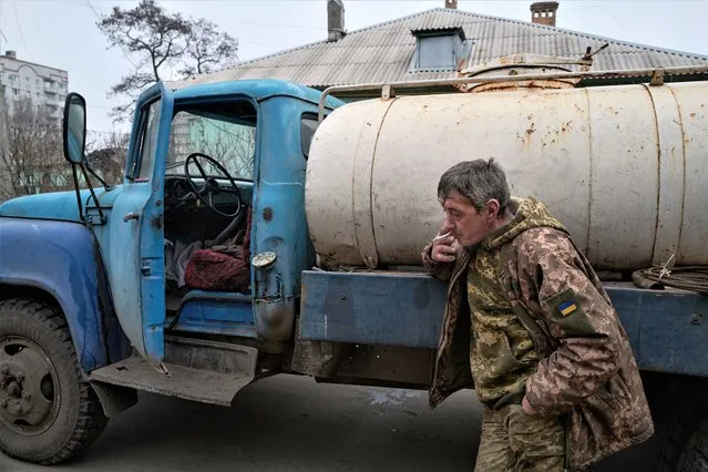 A Ukrainian soldier delivers water on December 26, 2022 in Bakhmut, Ukraine. A large swath of Donetsk region has been held by Russian-backed separatists since 2014. Russia has tried to expand its control here since the February 24 invasion. (Photo by Pierre Crom/Getty Images)