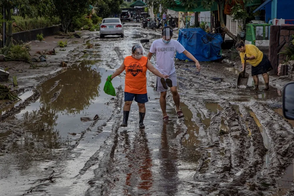 Typhoon Vamco hits the Philippines