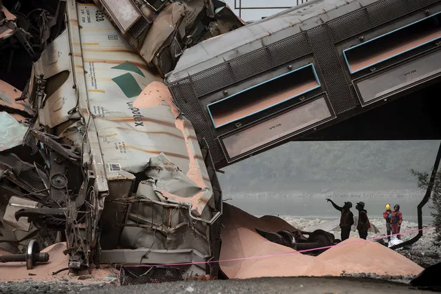 Officials look over the scene where a train carrying potash derailed near Hope, British Columbia, on Monday, September 14, 2020. CN Rail says at least 20 rail cars carrying potash derailed. The company says no injuries, fires, or dangerous goods are involved. (Photo by Darryl Dyck/The Canadian Press via AP Photo)