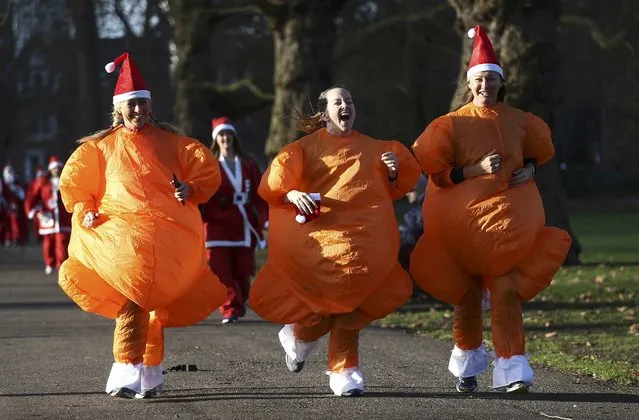 Participants dressed as turkeys take part in a Santa Run at Battersea Park in London, Britain December 3, 2016. (Photo by Neil Hall/Reuters)