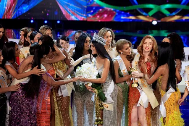 Crown Winner Fuschia Anne Ravena of the Philippines and other contestants stand on the stage after Miss International Queen 2022 transgender beauty pageant in Pattaya City, Thailand on June 25, 2022. (Photo by Soe Zeya Tun/Reuters)