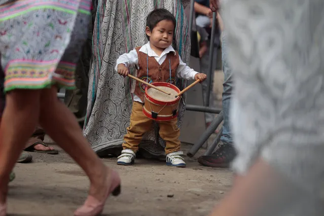 A child member of Cantagallo, an Indigenous Shipibo-Konibo community, playS the drums during a visit of Peru's President Pedro Pablo Kuczynski, in Lima, Peru December 16, 2016. (Photo by Guadalupe Pardo/Reuters)