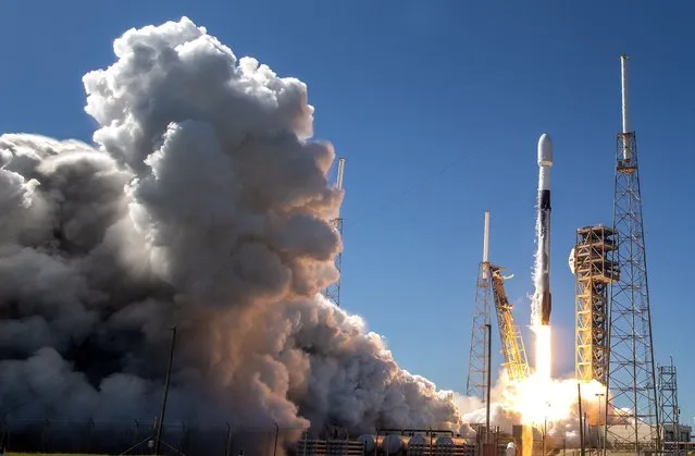 The NG-20 Cygnus spacecraft aboard a SpaceX Falcon 9 rocket with the Northrop Grumman's 20th Commercial Resupply Services mission, lifts off from Space Launch Complex 40 at NASA's Kennedy Space Center in at Cape Canaveral Space Force Station in Florida, USA, 30 January 2024. The Northrop Grumman’s 20th Commercial Resupply Services mission (NG-20) goes to the International Space Station. (Photo by Cristobal Herrera-Ulashkevich/EPA)