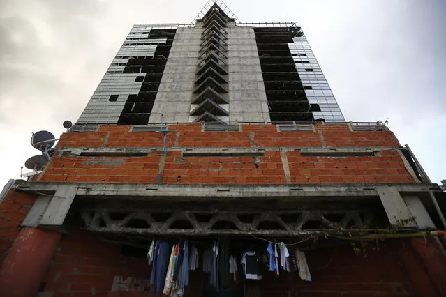 Clothes hang to dry at the top of the “Tower of David” skyscraper in Caracas February 3, 2014. (Photo by Jorge Silva/Reuters)