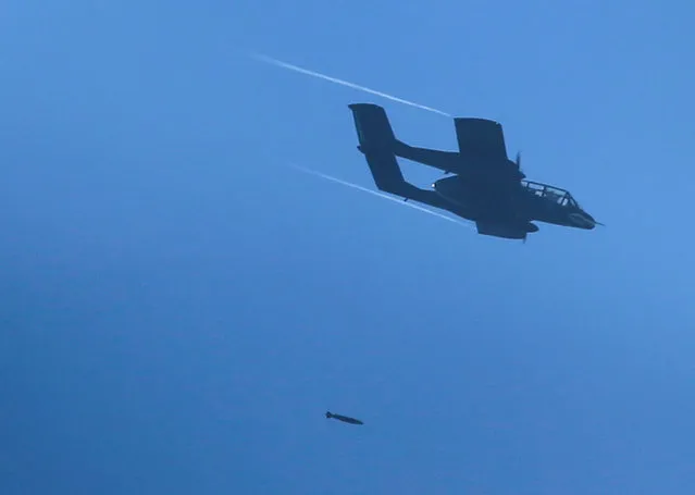 A Philippines army aircraft releases a bomb during an airstrike as government troops continue their assault against insurgents from the Maute group in Marawi city June 27, 2017. (Photo by Jorge Silva/Reuters)