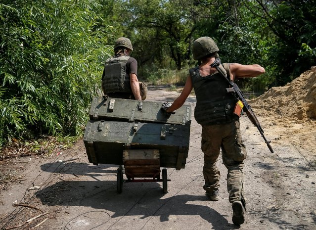 Ukrainian servicemen are seen at their positions on the front line near Avdeyevka, Ukraine, August 10, 2016. (Photo by Gleb Garanich/Reuters)