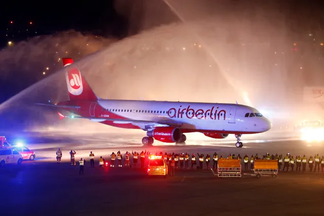 Flight AB6210, the last by insolvent carrier Air Berlin, arrives at the Tegel airport in Berlin, Germany, October 27, 2017. (Photo by Hannibal Hanschke/Reuters)