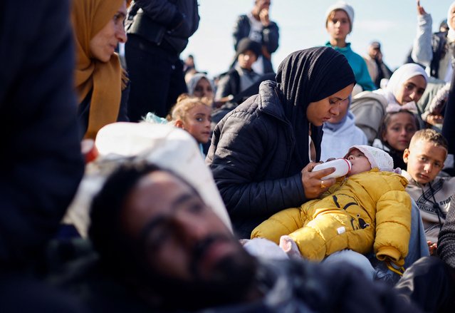 A woman feeds a baby as Palestinians wait to be allowed to return to their homes in northern Gaza after they were displaced to the south at Israel's order during the war, amid a ceasefire between Israel and Hamas, in the central Gaza Strip, on January 26, 2025. (Photo by Mohammed Salem/Reuters)