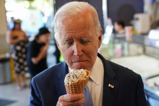 U.S. President Joe Biden eats an ice cream during a stop at an ice cream shop in Portland, Oregon, U.S. October 15, 2022. (Photo by Kevin Lamarque/Reuters)