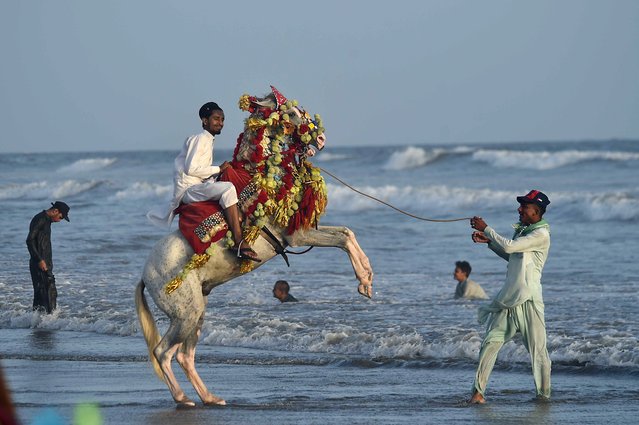 People cool off in the Arabian Sea during a heatwave in Karachi, Pakistan, 24 May 2025. (Photo by Shahzaib Akber/EPA/EFE)