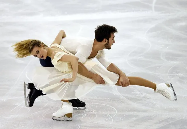 Gabriella Papadakis and Guillaume Cizeron of France perform during the ice dance skating event at the ISU Grand Prix of Figure Skating final in Barcelona December 13, 2014. (Photo by Albert Gea/Reuters)