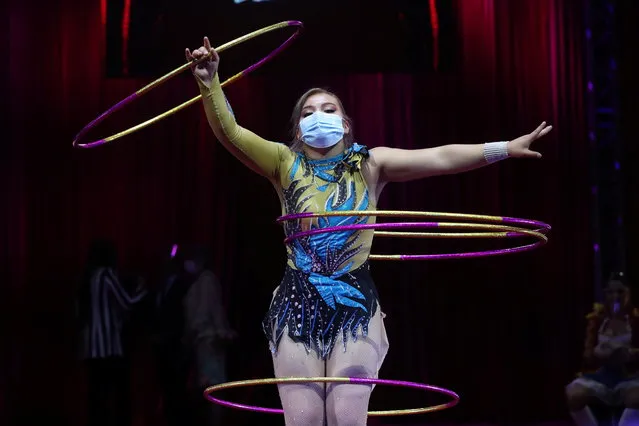 Artist from the “Circo Pastelito” performs as the circus prepares to open under a sanitary protocol against COVID-19 spread in Santiago, Chile on November 25, 2020. (Photo by Ivan Alvarado/Reuters)