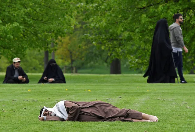 People relax in Hyde Park in London, Britain, May 4, 2018. (Photo by Toby Melville/Reuters)