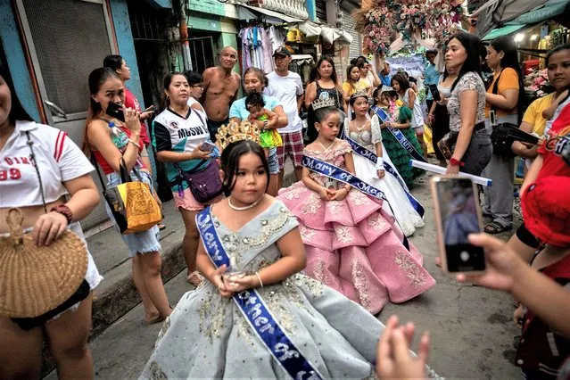 Girls wearing gowns participate in the Santacruzan parade, an annual Filipino Catholic tradition that celebrates the Holy Cross, in Tondo, Manila, Philippines on May 31, 2023. (Photo by Eloisa Lopez/Reuters)