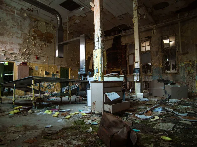 These chilling images prove there is no sign of life at this abandoned tuberculosis treatment hospital. Johnny Joo, 24, captured the eerie shots of the desolate TB ward, in Perrysburg, New York. Where equipment lies gathering rust and walls are left crumbling. (Photo by Johnny Joo/Caters News)