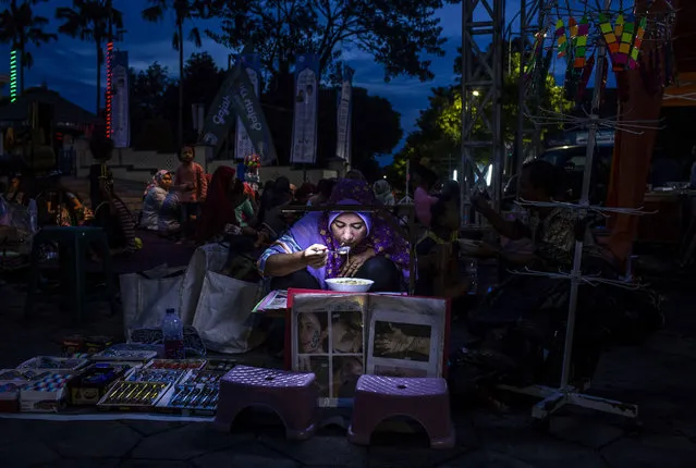 A muslim woman iftar on the first day of the holy month of Ramadan at the yard of Grand mosque on May 17, 2018 in Surabaya, Indonesia. Indonesia will begin observing Ramadan on Thursday where millions of Muslims begin the fasting from dawn-to-dusk for a month. For the Islamic State group, Ramadan has become a strategic time to strike as Indonesians faced an uptick of violence linked to the terrorist group during gruesome attacks at three churches and a police station around Surabaya which involved using children as suicide bombers. (Photo by Ulet Ifansasti/Getty Images)