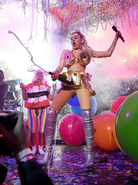 American singer Miley Cyrus performs onstage at Terminal 5 on November 28, 2015 in New York City. (Photo by Kevin Mazur/Getty Images)