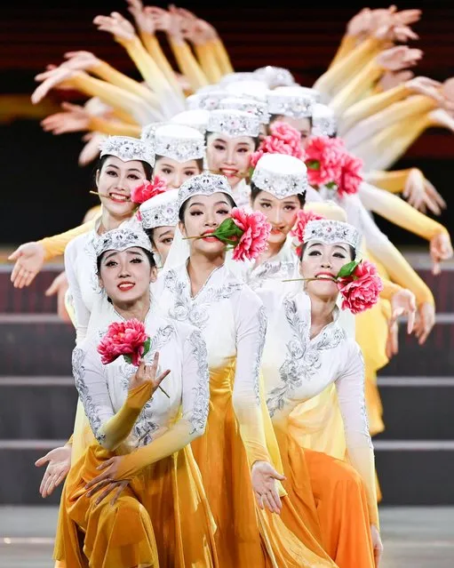 Performers take part in the opening gala of the sixth ethnic minority art festival in Beijing, capital of China on August 31, 2021. President Xi and other leaders were among the audience in the Great Hall of the People. (Photo by Li Xiang/Xinhua News Agency/Alamy Live News)