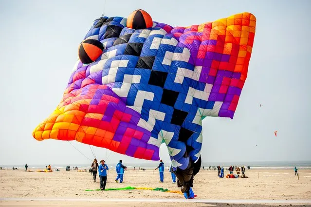 A man flies a ray shaped kite on April 12, 2014 on the beach of the northern French resort town of Berck-sur-Mer during the 28th International Kite Meeting, which takes place until April 21. (Photo by Philippe Huguen/AFP Photo)