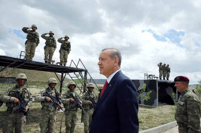 Turkish President Tayyip Erdogan visits the headquarters of the Special Forces in Ankara, Turkey May 3, 2016. (Photo by Yasin Bulbul/Reuters/Presidential Palace)