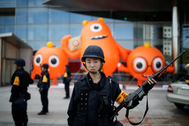 South Korean policemen take part in an anti-terror and security drill at a mall in Seoul, South Korea, May 20, 2016. (Photo by Kim Hong-Ji/Reuters)