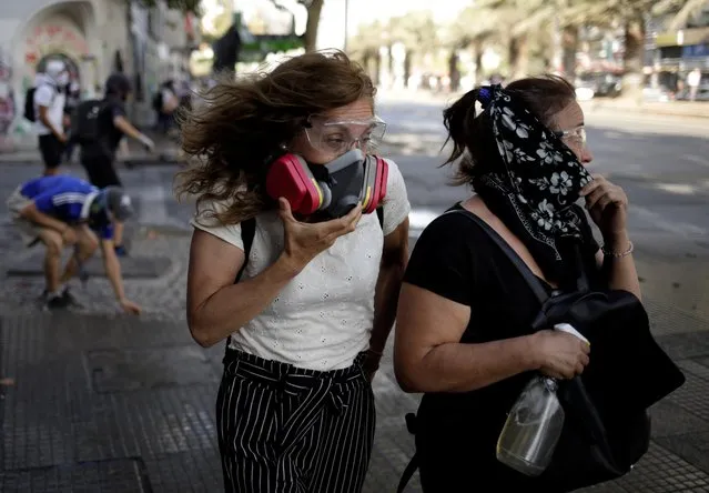 Women wearing goggles and masks react as demonstrators clash with riot police during a protest against Chile's government in Santiago, Chile on December 18, 2019. (Photo by Andres Martinez Casares/Reuters)