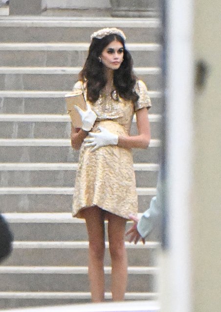 American model and actress Kaia Gerber films a scene for “Palm Royale” where she gets put into the trunk of a car on October 16, 2024. Kaia Gerber, who was seen wearing a prosthetic baby bump under a gold dress was seen being put into the trunk of a vintage car as she filmed scenes for “Palm Royale” with fellow actors Leslie Bibb, Josh Lucas and Jordan Bridges. 16 Oct 2024 Pictured: Kaia Gerber, Leslie Bibb, Josh Lucas and Jordan Bridges. (Photo by Snorlax/The Mega Agency)