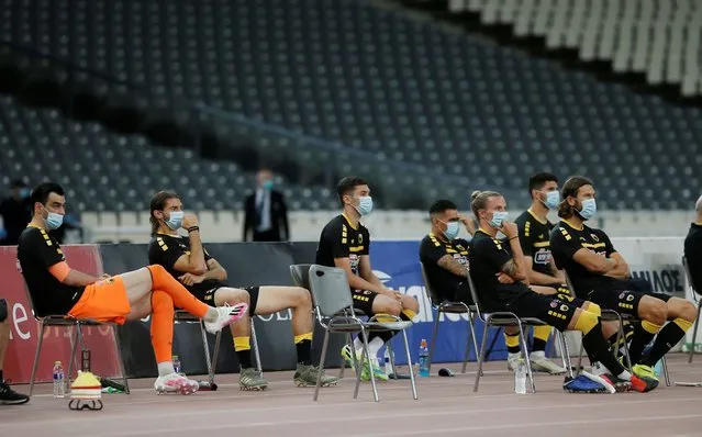 AEK Athens players wearing protective face masks, as play resumes behind closed doors against Panathinaikos in Athens, Greece on June 7, 2020. (Photo by Costas Baltas/Reuters)