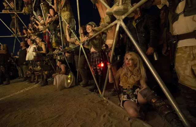 Enthusiasts watch fights at the Thunderdome during Wasteland Weekend event in California City, California September 26, 2015. (Photo by Mario Anzuoni/Reuters)