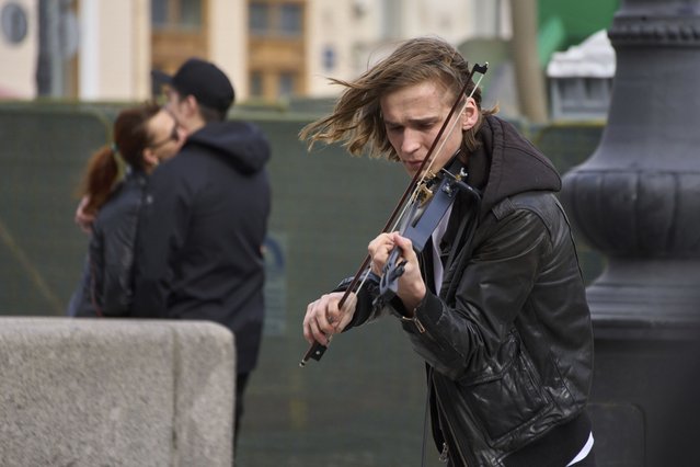 A street musician plays the violin in St. Petersburg, Russia, Monday, April 14, 2025. (Photo by Dmitri Lovetsky/AP Photo)