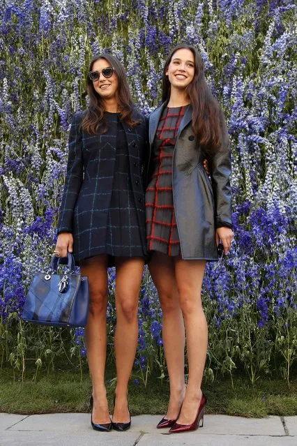Italian socialite sisters Vera and Viola Arrivabene pose before attending the Spring/Summer 2016 women's ready-to-wear collection show for Dior fashion house during the Fashion Week in Paris, France, October 2, 2015. (Photo by Charles Platiau/Reuters)