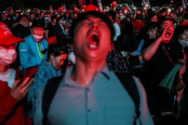 Supporters of Kim Moon-soo, the presidential candidate for South Korea's conservative People Power Party, cheer during the final campaign rally before election in Seoul, South Korea on June 2, 2025. (Photo by Go Nakamura/Reuters)